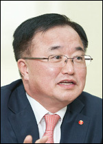 김장학(금융인/광주은행은행장)
김장학<사진> 신임 광주은행장이 민영화 완수에 대한 의지를 밝혔다