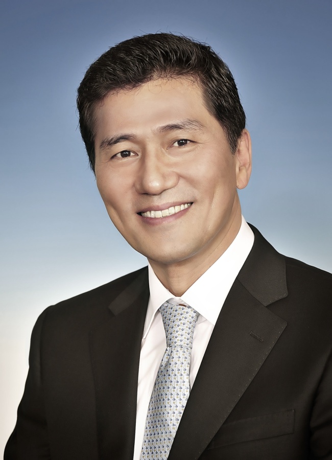 김근탁(기업인)
Porsche will launch the operation of its Korea branch on Jan. 1 next year, the German sports-car maker announced at the Frankfurt motor show Tuesday.
