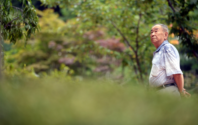 Feisty and ambitious, a 21-year-old Kim Myung-do crossed the border to the South to fulfill his dream of studying literature and becoming a writer.
