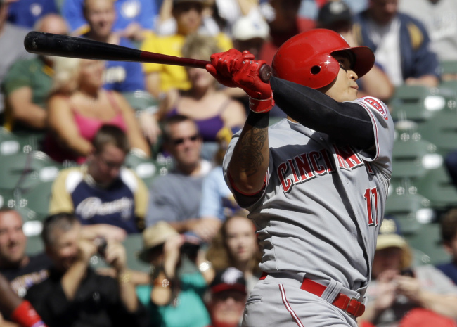 <YONHAP PHOTO-0102> Cincinnati Reds' Shin-Soo Choo, of South Korea, hits a two-run home run during the second inning of a baseball game against the Milwaukee Brewers Saturday, Sept. 14, 2013, in Milwaukee. (AP Photo/Morry Gash)/2013-09-15 04:48:44/ <저작권자 ⓒ 1980-2013 ㈜연합뉴스. 무단 전재 재배포 금지.>
Cincinnati Reds center fielder Choo Shin-soo hits a two-run home run in the second inning.   AP-Yonhap News