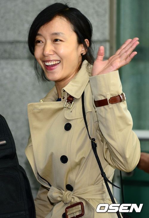 전도연(영화배우)
배우 전도연이 가을 분위기가 물씬 풍기는 공항 패션을 선보여 화제다.