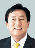 김기문(기업인/로만손대표이사사장/중소기업중앙회회장/국세행정위원회위원장)중소기업중앙회(회장 김기문ㆍ사진)가 추석을 앞두고 전국 복지시설에 총 1억원을 기부했다.