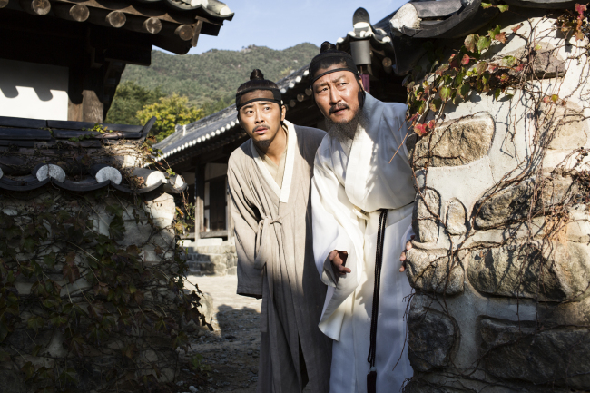 조정석(뮤지컬배우/탤런트),송강호(영화배우)
송강호, 조정석 주연의 영화 ‘관상’(감독 한재림)이 추석을 앞두고 기록적인 흥행돌풍을 일으켰다. ‘관상’은 지난 11일 개봉해 닷새 만에 260만명(이하 영화관입장권통합전산망)을 동원했다.