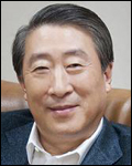 문규영(기업인/아주그룹회장)
아주그룹(회장 문규영ㆍ사진)이 사원-대리-과장-차장-부장 5개의 전통적 직급체계를 하나로 압축했다.
