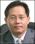 정몽익(기업인/KCC대표이사사장/전주KCC이지스구단주)
KCC(대표 정몽익)가 한국표준협회 ‘2013 한국사용품질지수(KS-QEI)’ 인증에서 창호ㆍ실란트(실리콘)ㆍ바닥재 3개부문 1위를 차지했다.
