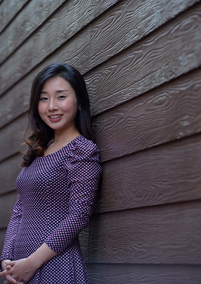 신혜지(뮤지컬배우)
Musical singer Shin Hae-ji poses for a photo prior to an interview with The Korea Herald in Seoul.   Lee Sang-sub/The Korea Herald