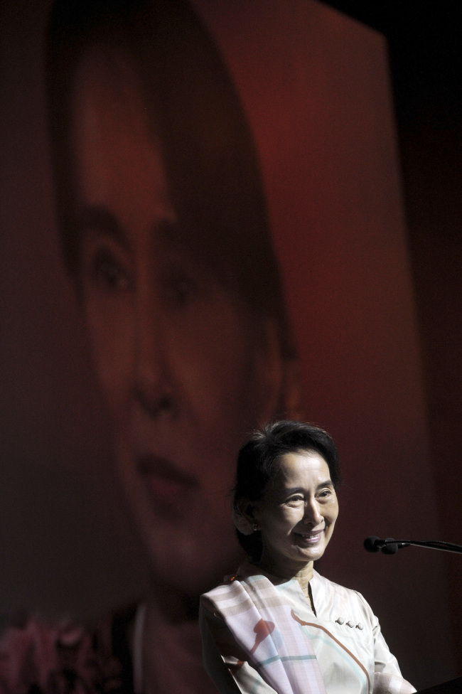 Aung San Suu Kyi delivers a speech to overseas members of the Myanmar community in Singapore on Sunday.   AP-Yonhap News