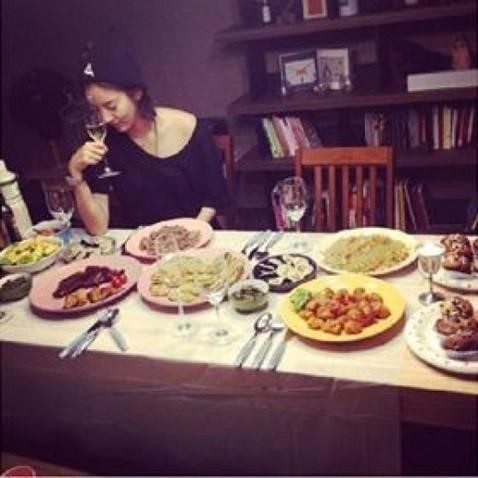 손담비(가수/탤런트)
25일 생일을 맞는 가수 손담비가 이른 생일파티 사진을 공개했다.