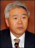 현재현(기업인/동양그룹회장)
형제기업인 오리온그룹이 23일 동양그룹에 대한 지원의사가 없다고 밝힘에 따라 동양그룹이 사면초가에 빠졌다.