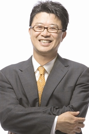 이충범(변호사/법무법인씨에스대표변호사)
Lee Choung-bum, founder of the Junghae Welfare Association in Seoul, received a friendship medal from the Vietnamese government on Saturday for promoting bilateral relations between South Korea and Vietnam, the association said.