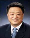 윤석후(연구인/스포츠해설가/한국식품연구원원장/SBSESPN해설위원)
한국식품연구원(원장 윤석후ㆍ사진)은 23일부터 오는 10월 19까지 경기도 성남에 있는 본원에서 미얀마 농업관개부 공무원 8명을 초청해 ‘미얀마의 농산물 수확 후 관리기술 훈련센터’ 교수진 양성을 위한 워크숍을 개최 한다.