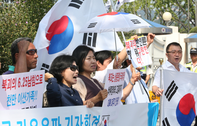 Civic activists protest North Korea’s postponement of reunions of separated families in Seoul on Monday.   Yonhap News