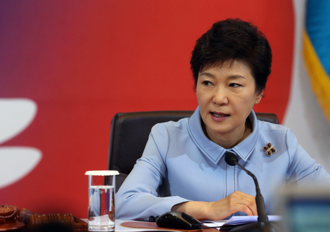 박근혜(대통령/대한민국대통령)
<YONHAP PHOTO-0473> 단호한 박 대통령 (서울=연합뉴스) 도광환 기자 = 박근혜 대통령이 17일 오전 청와대에서 열린 국무회의에서 여야 대표 회담 결과에 대해 단호한 표정으로 발언하고 있다. 2013.9.17 dohh@yna.co.kr/2013-09-17 10:25:50/ <저작권자 ⓒ 1980-2013 ㈜연합뉴스. 무단 전재 재배포 금지.>
President Park Geun-hye