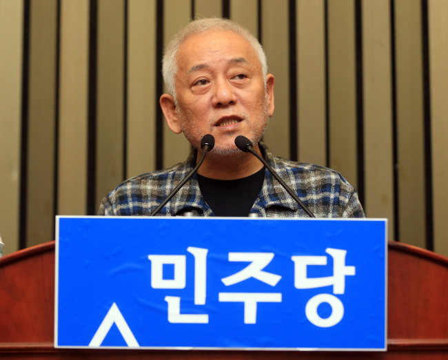 김한길(국회의원/민주당당대표)
김한길 민주당 대표가 23일 오전 국회에서 열린 의원총회에서 인사말을 통해 전국 순회투쟁을 선언하고 있다. (연합뉴스)
