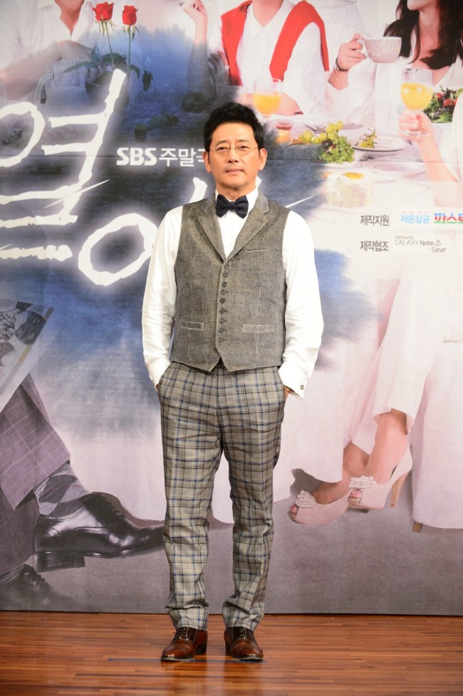 전광렬(탤런트/영화배우)
배우 전광렬이 MBC ‘불의 여신 정이’에 함께 출연 중인 후배 문근영의 부상에 안타까운 마음을 전했다.