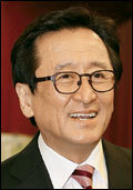 최수현(금융인/전공무원/금융감독원원장)
최수현 금융감독원장이 국내 정보기술(IT)이 금융 한류를 조성할 수 있는 등 금융산업 발전에 중요한 역할을 할 것이라고 강조했다.