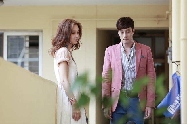 공효진(영화배우/탤런트),소지섭(탤런트/영화배우)
‘주군의 태양’에서 소지섭과 공효진이 서로 사귀었으면 좋겠다는 시청자의 반응이 나온 건 두 사람 연기에 대한 최고의 찬사다.