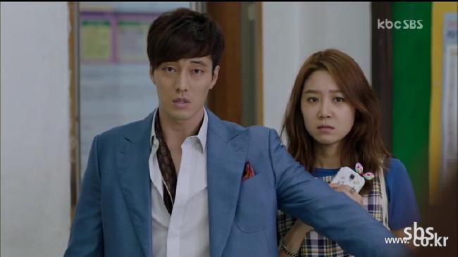 소지섭(탤런트/영화배우),공효진(영화배우/탤런트)
SBS 수목드라마 ‘주군의 태양’은 소지섭과 공효진의 멜로연기를 보는 것만으로도 눈길을 끌게 한다. 여성 시청자는 상처가 있는 젊은 사장 주중원 역을 맡은 소지섭에게, 남성 시청자는 뭘 해도 자연스러운 연기를 하는 태공실 역의 공효진에게 쉽게 감정을 이입할 수 있을 것이다.