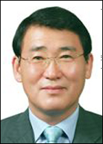 안양호(기업인/전정무직공무원/공무원연금공단이사장)
공무원연금공단(이사장 안양호ㆍ사진)은 24일 오후 세종시 M2블록 공무원 임대주택 건립공사 현장을 점검하는 등 세종시 이주 공무원의 차질 없는 입주 지원을 위해 현장이사회를 개최한다.