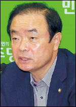 장병완(국회의원/전대학총장/미래창조과학방송통신위원회위원/예산결산특별위원회위원)
장병완 민주당 정책위 의장은 ‘기초노령연금’의 지원 대상과 지급 폭이 크게 줄면서 ‘공약 파기’ 논란이 일고 있는 것과 관련해 “그 공약 때문에 당선됐는데 못 지키겠다는 것이 말이 되느냐”고 말했다. 정기국회에 민주당의 전략이 담겨 있는 대목이다.