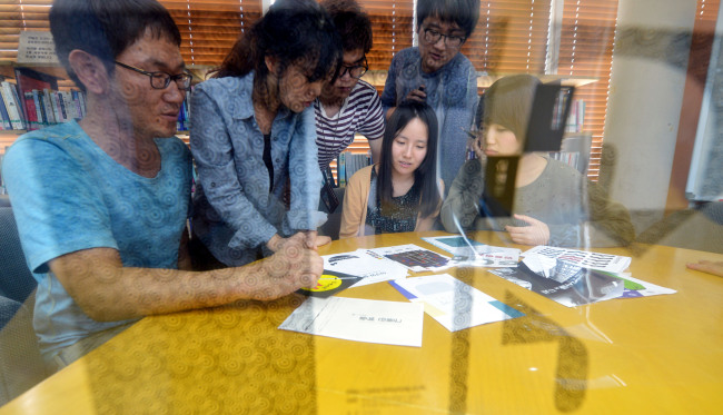 서울 북 인스티튜트<br />김명섭 기자 msiron@heraldcorp.com
서울 북 인스티튜트
김명섭 기자 msiron@heraldcorp.com
서울 북 인스티튜트
김명섭 기자 msiron@heraldcorp.com
