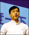 리옌훙(RobinLi/기업인/바이두회장)
최근 중국 IT업계는 3개의 블랙홀이 존재하는 듯하다. 검색 엔진 바이두(百度ㆍBaiDu), 온라인 상거래 알리바바(阿里巴巴ㆍAlibaba), 모바일 메신저 텅쉰(騰訊ㆍTencent)등 IT 3강이 경쟁적으로 기업들을 집어 삼키면서다.