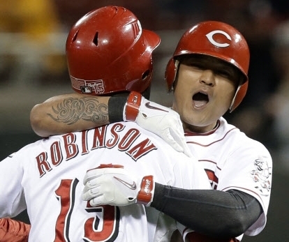 추신수(야구선수/신시내티레즈외야수)
Choo Shin-soo of the Cincinnati Reds picked up his 19th and 20th steals of the season at home against the New York Mets on Monday for his third career 20-20 season.