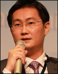 마화텅(마화등/MaHuateng/기업인/텅쉰최고경영자CEO)
최근 중국 IT업계는 3개의 블랙홀이 존재하는 듯하다. 검색 엔진 바이두(百度ㆍBaiDu), 온라인 상거래 알리바바(阿里巴巴ㆍAlibaba), 모바일 메신저 텅쉰(騰訊ㆍTencent)등 IT 3강이 경쟁적으로 기업들을 집어 삼키면서다.