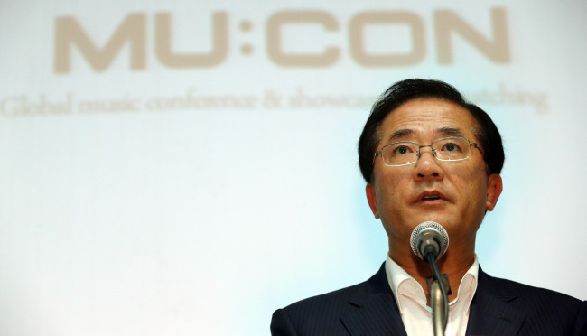홍상표(언론인/전정무직공무원/한국콘텐츠진흥원원장)
Korea Creative Content Agency president and CEO Hong Sang-pyo speaks at the MU:CON Seoul 2013 press conference in Mok-dong, Seoul, Tuesday.   (Yonhap News)