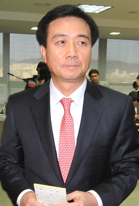 박병엽(기업인/교수/팬택대표이사부회장/고려대학교겸임교수)
박병엽 팬택 부회장이 24일 사의를 표명했다. 경영 부진에 대한 책임과 건강 상의 이유다.