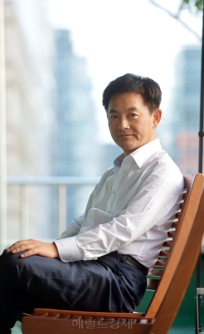 조현정 비트컴퓨터 회장<br />김명섭 기자 msiron@heraldcorp.com
조현정 비트컴퓨터 회장
김명섭 기자 msiron@heraldcorp.com
조현정 비트컴퓨터 회장
김명섭 기자 msiron@heraldcorp.com
조현정 비트컴퓨터 회장
김명섭 기자 msiron@heraldcorp.com