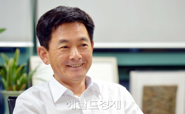 조현정 비트컴퓨터 회장<br />김명섭 기자 msiron@heraldcorp.com
조현정 비트컴퓨터 회장
김명섭 기자 msiron@heraldcorp.com
조현정 비트컴퓨터 회장
김명섭 기자 msiron@heraldcorp.com
조현정 비트컴퓨터 회장
김명섭 기자 msiron@heraldcorp.com