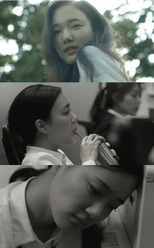 손수현(모델)
25일 0시에 발표된 버스커버스커의 2집 타이틀곡 ‘처음엔 사랑이란게’를 비롯, ‘사랑은 타이밍’ ‘잘할 걸’ ‘가을밤’ 등 수록곡 모두 상위권에 랭킹, 일명 ‘차트 줄세우기’ 신공을 발휘하고 있다.