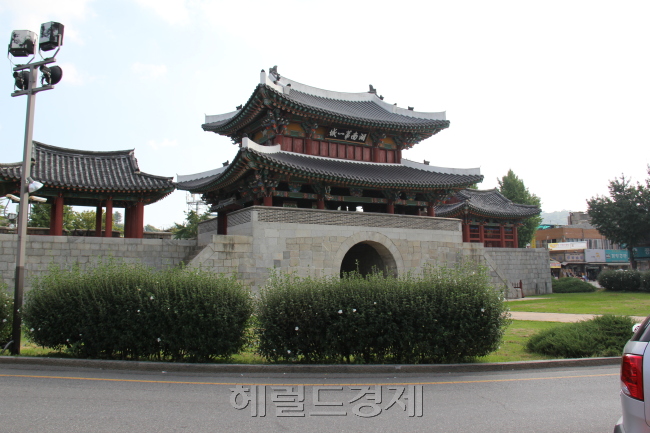 신라의 승려 혜초는 ‘왕오천축국전’에서 인도로 가는 순례의 여정을 이같이 묘사했다. 깨달음을 찾아가는 험난한 길은 그의 마음과도 같은 길이다.