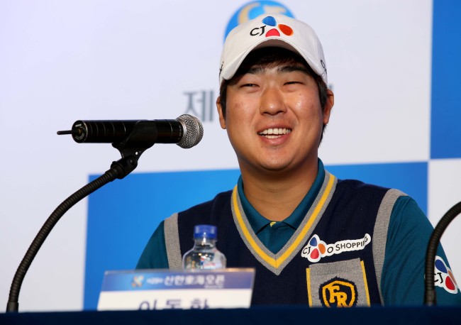 이동환(골퍼/CJ오쇼핑)
생애 최고의 순간을 맛보기도 했고, 지우고 싶은 부끄러운 일도 겪었다. 천당과 지옥, 롤러코스터를 탄 시즌이었지만 이들에겐 또한번 크게 성장할 수 있는 한 해였다.