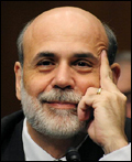 벤버냉키(BenBernanke/외국공무원/전교수/연방준비제도이사회의장)
미국 월가에 ‘벤 비어천가’가 울려 퍼지고 있다. 세계적 금융 거물들은 잇따라 내년 1월 퇴임을 앞둔 벤 버냉키 미국 연방준비제도(Fed)의장<사진>에 대한 ‘찬양론’을 펴고 있다.