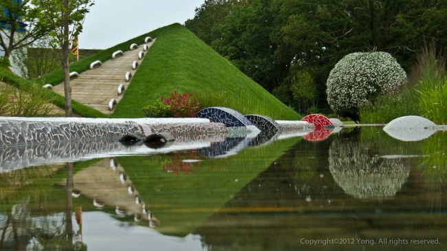 A garden by award-winning Korean garden designer Hwang Ji-hae is on permanent display in the French city of Lons le Saunier.