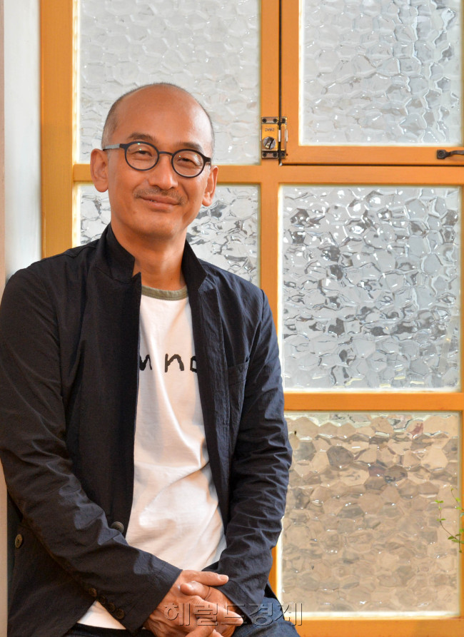 이준익 감독 인터뷰.<br />이상섭 기자. babtong@heraldcorp.com 2013.09.24
이준익 감독 인터뷰.
이상섭 기자. babtong@heraldcorp.com 2013.09.24
이준익 감독 인터뷰.
이상섭 기자. babtong@heraldcorp.com 2013.09.24