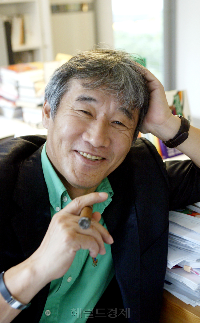 소설가 최인호 H-104주말판.박현구기자phko@
소설가 최인호 H-104주말판.박현구기자phko@
소설가 최인호 H-104주말판.박현구기자phko@