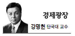 강명헌(교수/금융인/단국대학교교수/금융통화위원회위원)
지난 7월 국회를 통과한 대기업 ‘일감몰아주기’ 규제를 강화한 공정거래법 개정안에 대한 시행령의 규제 강도를 둘러싸고 정부와 여당이 갈등을 빚고 있다. 일감몰아주기는 거래의 집중 내지 일원화로 불릴 수 있는 그 자체로서 중립성을 가진 개념으로 기업의 영업활동 과정에서 빈번히 선택되는 전략이다.