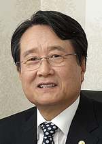 유장희(교수/BBB코리아회장/이화여자대학교명예교수/동반성장위원회위원장)
대ㆍ중소기업협력재단(이사장 유장희ㆍ사진)은 생산성혁신 파트너십 지원사업에 참여하고 있는 대기업과 협력사 임직원 120여명을 대상으로 26~27일 이틀간 충남 예산에서 ‘2013 성과창출 워크숍’을 개최한다