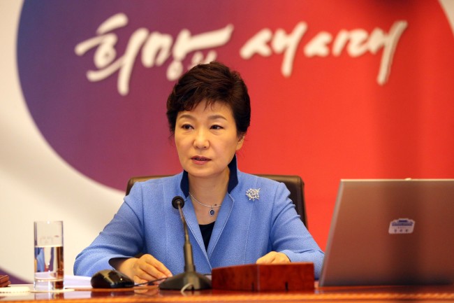 박근혜 대통령이 26일 오전 청와대에서 국무회의를 주재하고 있다.<br />정희조 기자/checho@heraldcorp.com 130924
President Park Geun-hye speaks during a Cabinet meeting at Cheong Wa Dae on Thursday.
Chung Hee-cho/The Korea Herald