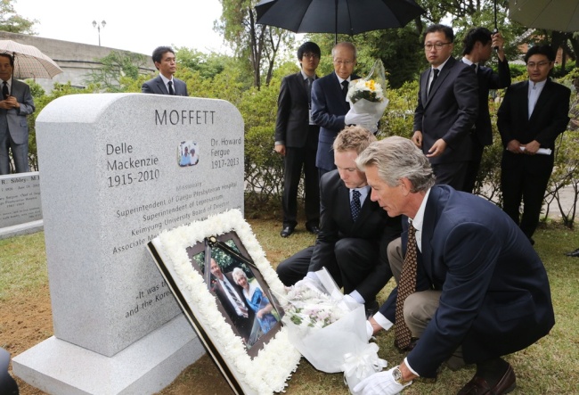 한국인을 위해 45년간 헌신했던 의사 선교사 하워드 마펫(Dr. Howard F. Moffett, 마포화열, 1917~2013)이 한줌의 재가 돼 다시 한국땅을 찾았다.