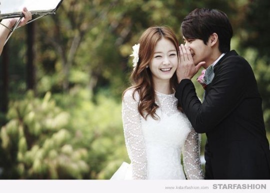 전소민(좌부터/영화배우),오창석(영화배우/탤런트)
지난 25일 오후 방송된 MBC 일일드라마 ‘오로라 공주’에서는 오로라(전소민 분)가 황마마(오창석 분)와 결혼을 준비하며 웨딩화보를 촬영하는 모습이 그려졌다.