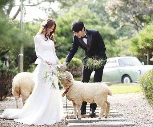 전소민(좌부터/영화배우),오창석(영화배우/탤런트)
지난 25일 오후 방송된 MBC 일일드라마 ‘오로라 공주’에서는 오로라(전소민 분)가 황마마(오창석 분)와 결혼을 준비하며 웨딩화보를 촬영하는 모습이 그려졌다.