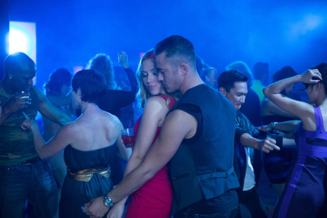 Writer-director Joseph Gordon-Levitt (right) stars with Scarlett Johansson in “Don Jon.”   MCT
