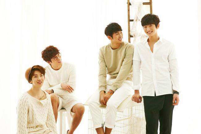 조권(좌부터/가수/2AM),이창민(가수/2AM/옴므),임슬옹(가수/탤런트/2AM),정진운(가수/2AM)
K-pop group 2AM is holding its “NOCTURNE” concert on Dec. 7-8 at the Olympic Handball Stadium in Seoul.