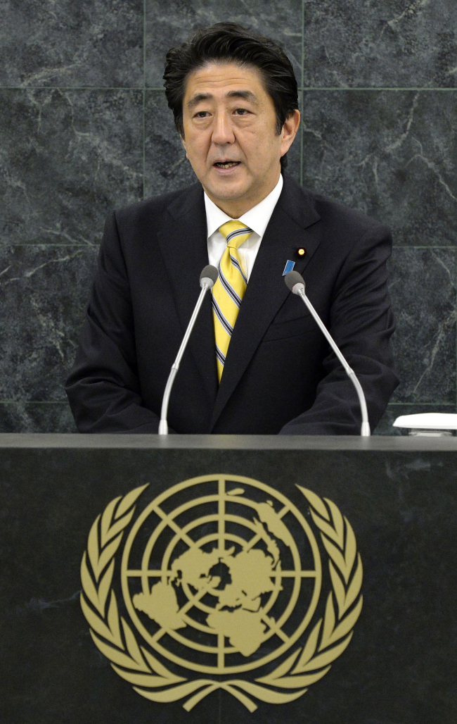 아베신조(AbeShinzo/정치인/일본총리)
Japanese Prime Minister Shinzo Abe speaks during the general debate of the 68th session of the United Nations General Assembly at U.N. headquarters on Thursday.   (AP-Yonhap News)