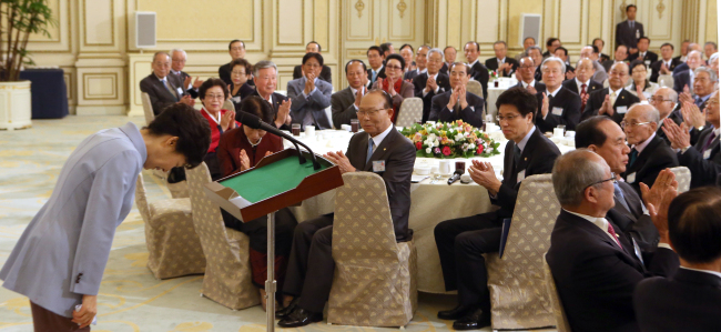 President Park Geun-hye bows to greet a luncheon with representatives
of elderly associations at Cheong Wa Dae on Friday. (Yonhap News)