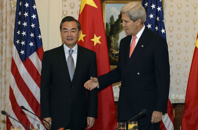 U.S. Secretary of State John Kerry meets with Chinese Foreign Minister Wang Yi in New York Thursday during the 68th United Nations General Assembly in New York.   (AFP-Yonhap News)